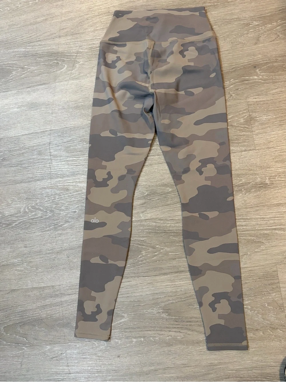 ALO Yoga High Waist Camo Vapor Legging Size Small Putty Camouflage New